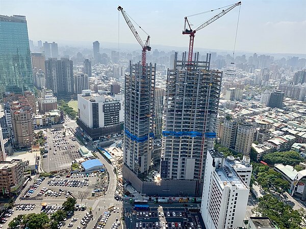 平均地權條例在立法院三讀通過，掀起大批網友討論，有人好奇「房價會下跌嗎？」記者宋健生／攝影