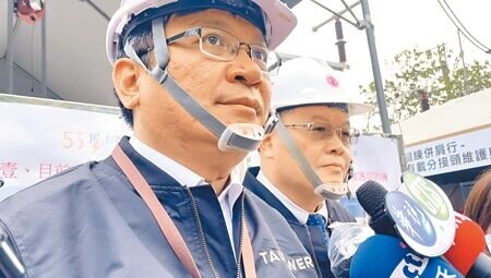 台電代理董事長曾文生昨日上午到高雄參加台電第55屆技能競賽，提到今年過年前不會提電費調整相關方案。（洪靖宜攝）