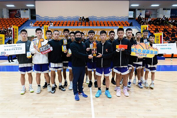 第三屆WILL POWER永慶盃慈善公益籃球賽圓滿落幕,各組冠軍隊伍出爐。圖/永慶房產集團提供