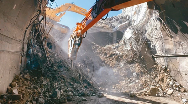 蘇花公路台9線159.3公里處大清水隧道南口11日深夜坍方,預計今天下午5點搶通。圖/公路總局提供