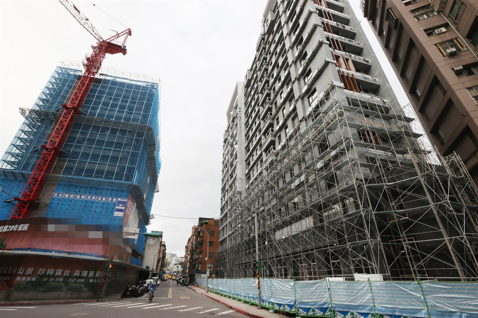 內政部在今(15)日再次澄清表示,換約轉售限制規定不溯及適用,修法絕不打折、不是為投資客護航,並且將更有助於未來落實嚴格執行。本報資料照