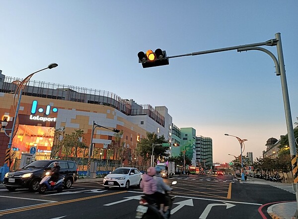 台中市東區購物中心LaLaport將於1月17日起試營運。圖/台中市府提供