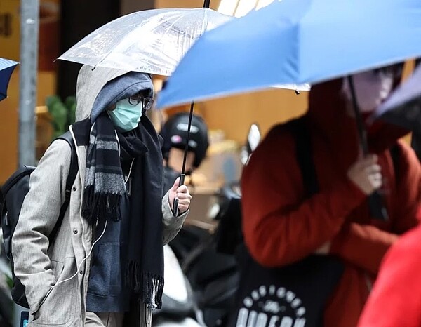 北部、東半部水氣多，全日都是陰冷天氣，東北角降雨較為持續。圖／聯合報