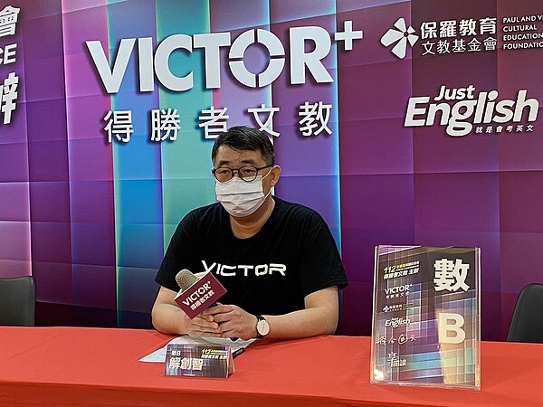 補教老師解創智解析今年學測數學B題目。(林志成攝)