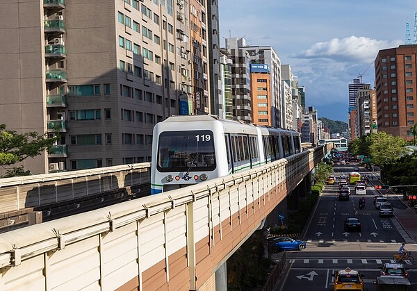 代銷勸敗…近捷運小宅「綁車位」恐難脫手? 網戰翻了 春節連假台北捷運將視人潮情形,彈性調整班距。圖/北市府提供