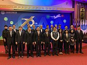 疫後第一個春節出國人潮多　14日一天有7.3萬旅客