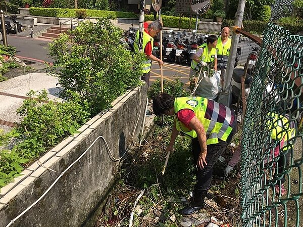 民權里熱心的清潔志工，是維繫里區環境衛生整潔的幕後功臣。圖／取自陳玉女里長臉書專頁
