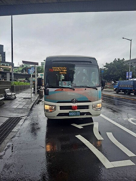 春節假期從1月20日起至1月29日為期10天,新北市交通局表示,行經觀光風景區的公車路線將視人潮機動增班。圖/新北市交通局提供