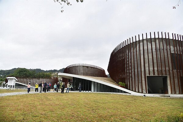 新北市政府接受交通部中央氣象局委託興建中央氣象局新北園區合署辦公廳舍完工落成。圖/新北市政府提供