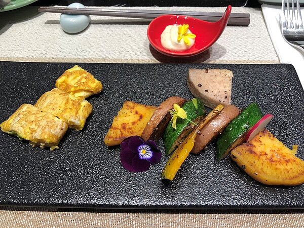 「金桂日本料理」蔬食套餐。圖/好房網News記者蔡佩蓉攝影