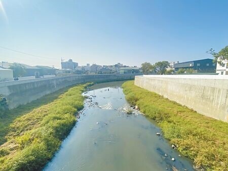 
三爺溪已完成全線整治，接下來將由台南市政府爭取中央經費，營造親水環境。（曹婷婷攝）
