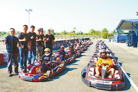 
大鵬灣卡丁車以1012公尺賽道、義大利原裝進口車加上日本製引擎為賣點，競速感有別於墾丁卡丁車。（謝佳潾攝）
