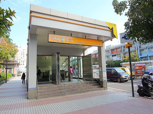中和新蘆線的中山國小站,是2022年1-11月大台北各捷運站周邊交易量冠軍。圖/永慶房產提供