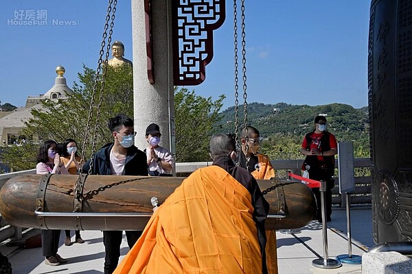 佛光山「叩鐘祈福」，民眾可實體叩鐘