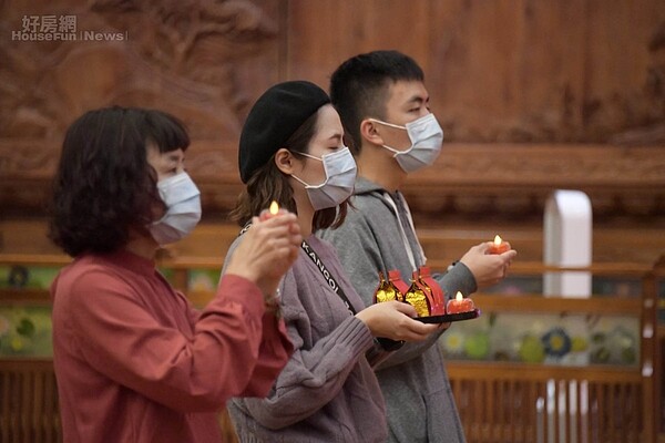 佛光山佛陀紀念館供民眾點燈祈福！