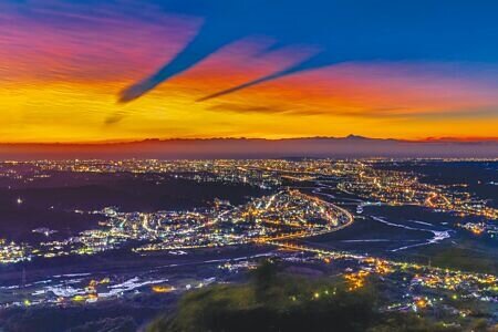 
新竹縣「香草森林農遊軸帶」，橫山大崎棟能欣賞新竹百萬夜景。（羅浚濱攝）
