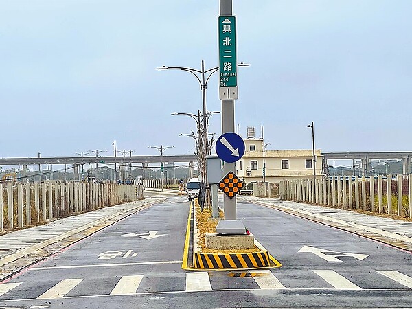 桃園市中壢區新闢道路興北二路18日通車,可望紓解中壢市區往返青埔之間交通壅塞問題。(桃園市新工處提供/呂筱蟬桃園傳真)