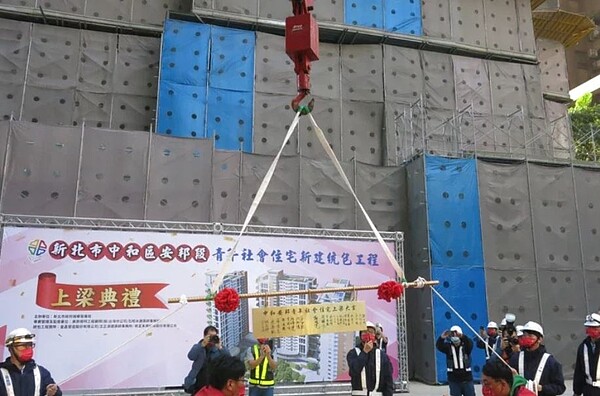 新北安邦青年社宅昨上梁典禮。記者李成蔭/攝影