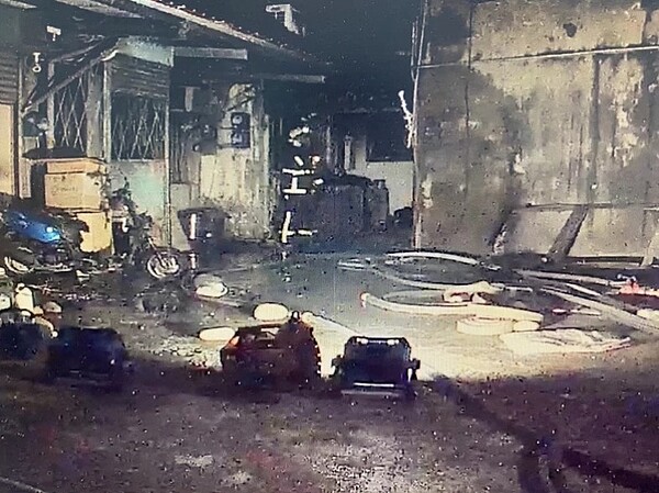 台中市大雅區一棟民宅傍晚發生惡火,造成1死3傷憾事,一場大火讓除夕團圓夜夢碎。圖/台中市消防局提供