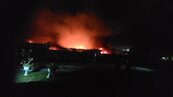 疑大量油品頻傳爆炸聲　台南塑膠工廠大火200坪全面燃燒