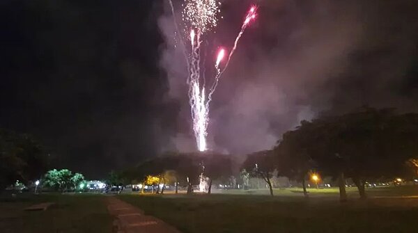 為維護生活品質,減少噪音及空氣汙染,台北市政府自2021年已全面禁止河濱公園內燃放一般爆竹煙火。圖/聯合報