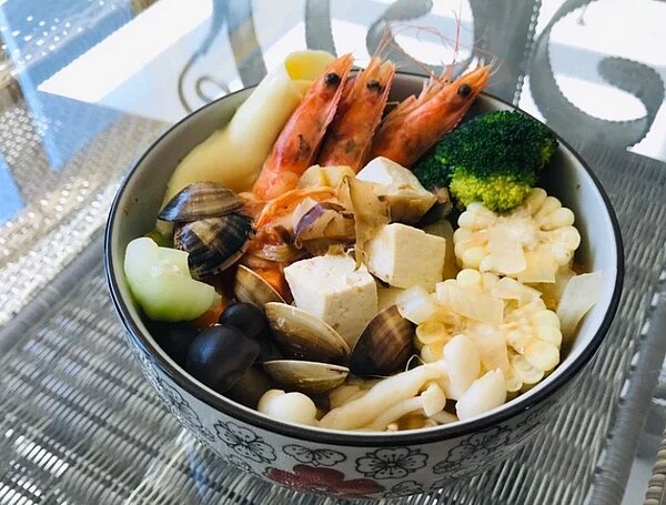 年節大吃大喝,避免體重「兔飛猛進」, 高市衛生局提5項技巧吃出健康。圖/高市府衛生局提供