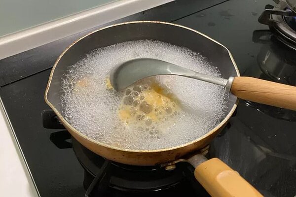 台中慈濟醫院營養師洪聖傑提醒，食物復熱溫度要至少70度以上才能確實殺菌。圖／台中慈濟醫院提供