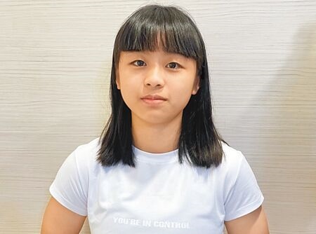 
黃羽萱奪得2022年全國中等學校運動會舉重項目國中女子組45公斤級金牌，未來希望站上奧運殿堂，目標是超越世界冠軍郭婞淳。（洪浩軒攝）
