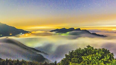
目前正值雲海季，在新竹縣五峰鄉1200米處可拍到五指山琉璃雲海。（羅浚濱攝）
