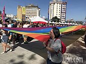 教宗方濟各：同性戀非犯罪　應認可「每個人的尊嚴」