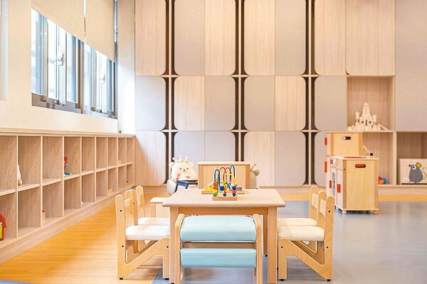 新竹市府表示,先前已函文各業者,可於市場行情內調整副食品費及收托時數,目前已有業者陸續申請,預計年後審核後會有更多間業者回歸。圖為托嬰中心示意圖。圖/新竹市政府提供