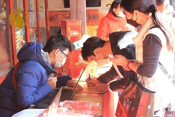 明天農曆大年初九,是民間習俗「天公生」也就是玉皇大帝誕辰,是祈求新年度平安順遂、補財強運的絕佳吉日。彰化鹿港天后宮隔天初十舉辦補財庫法會,將由道長祈請眾神賜福,庇佑財運亨通。圖/鹿港天后宮提供