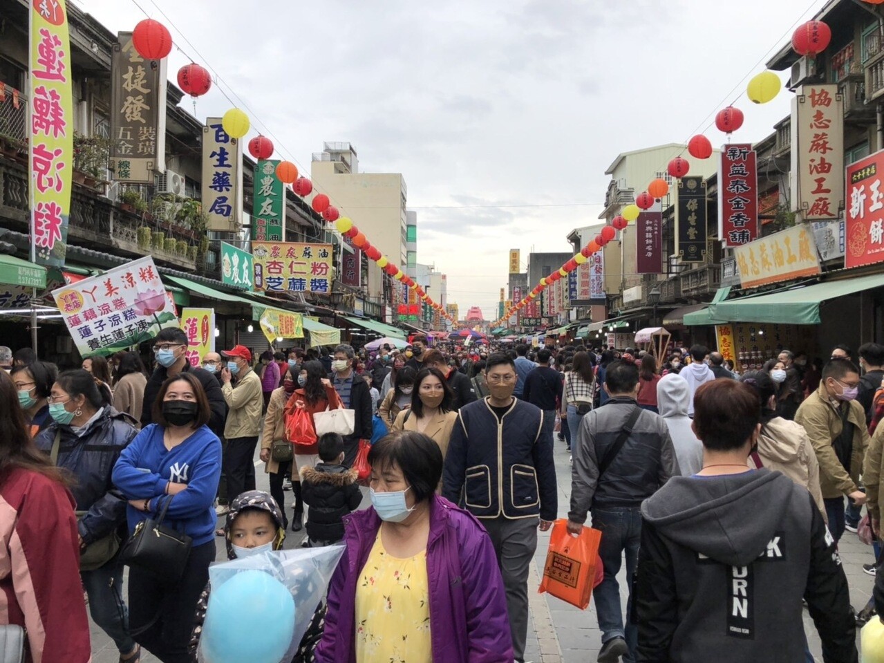 圖為民眾利用春節假期出遊走春。報系資料照／記者陳苡葳攝影 