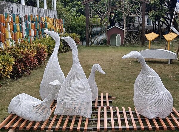 高雄阿蓮區崙港社區,社區匠師展現營造成果。記者王昭月/翻攝