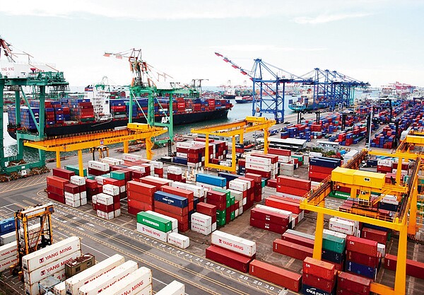 經濟部統計處今(31)日公布12月外銷訂單表現,訂單金額為521.7億美元,年減23.2%,為「連四黑」。本報資料照片