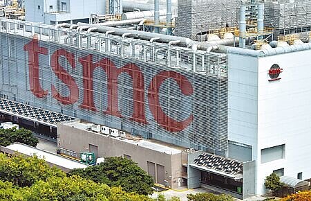 2022年新制勞退平均每名勞工縮水逾1.86萬元,10大持股中,台積電仍是排名第1。圖為台積電中科園區廠房。(本報資料照片)