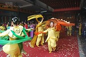 鐵砧山慶建宮祭典　人潮洶湧好熱鬧