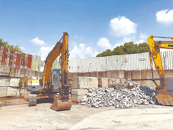 民間營建土石方入台北港，新北市府正研擬管理辦法，盼讓具公益性或符合市府政策的民間機構案件增加多元去化管道。（本報資料照片／新北市環保局提供）
