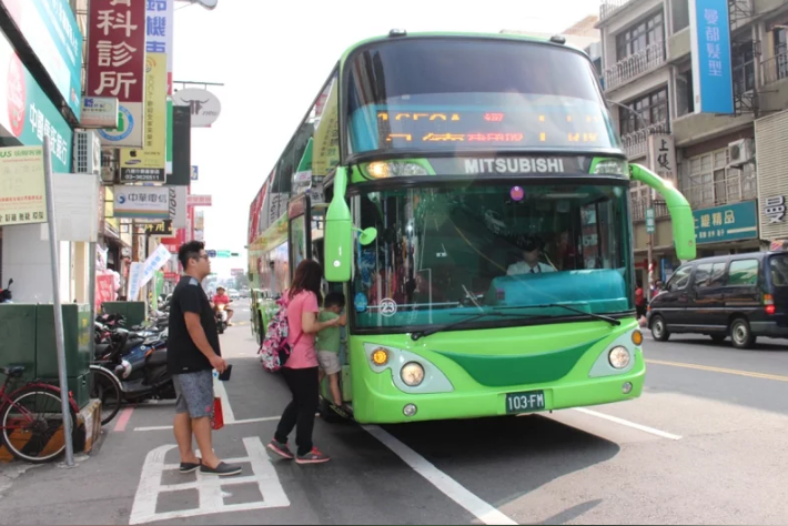 桃園市平鎮、龍潭、八德、中壢往來新北多條路線,前年陸續減班至今,多位民代收到陳情,交通局已請業者是民眾需求加開班次。聯合報資料照片