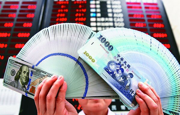 外匯交易員認為,台幣已站穩2字頭價位,短線台幣先測試29.500元價位。圖/聯合報系資料照片