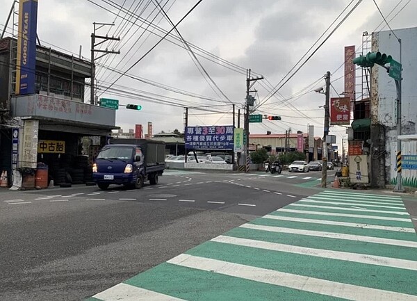 桃園市中壢區新中北路、榮民南路口去年發生70件事故,造成102名駕駛和行人受傷,成為十大肇事路口之首。記者翁唯真/攝影