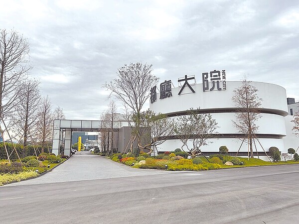 「都廳大院」等案銷售成績挹注,甲山林農曆春節初三至初八,旗下案場銷售額高達14.5億元。(甲山林提供)