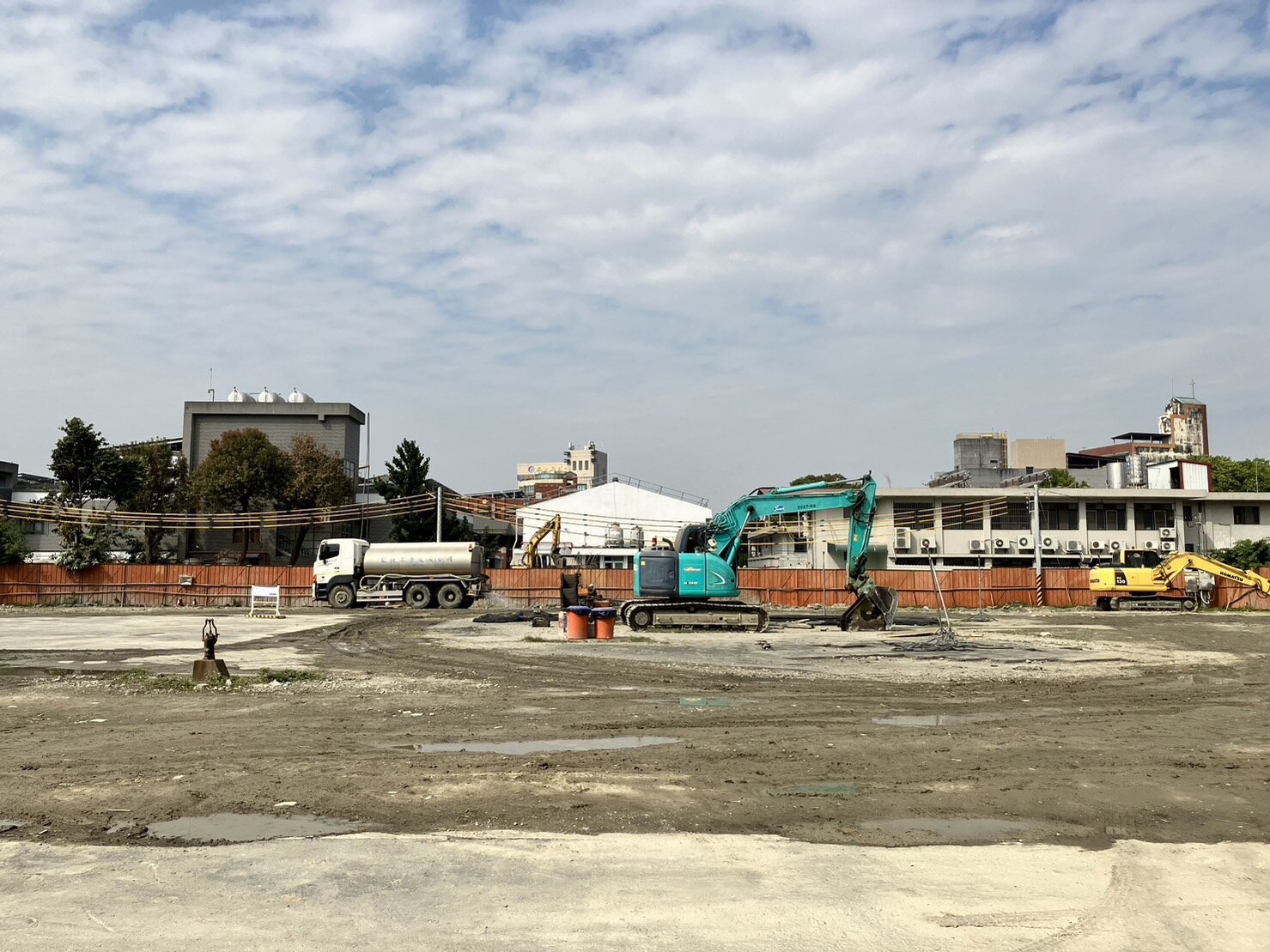 屏東縣長周春米今視察社宅「瑞屏安居」,盼3年後完工,照顧縣民的居住權益。記者張已亷/攝影