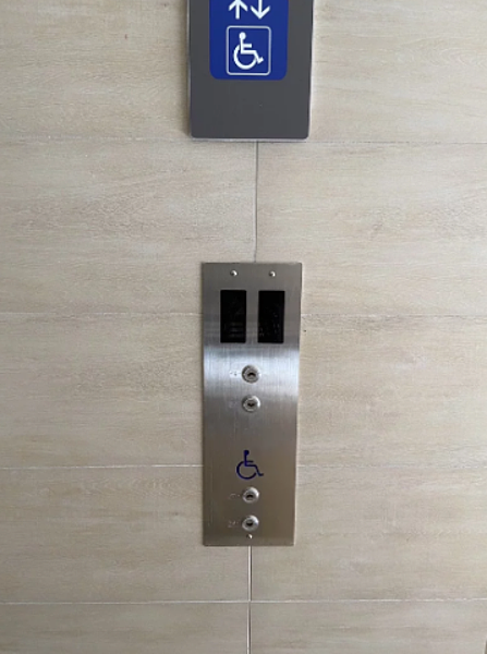 台北市議員陳怡君近日接獲北市行善社宅住戶陳情,電梯故障且5天壞一次,住戶崩潰。圖/議員陳怡君提供