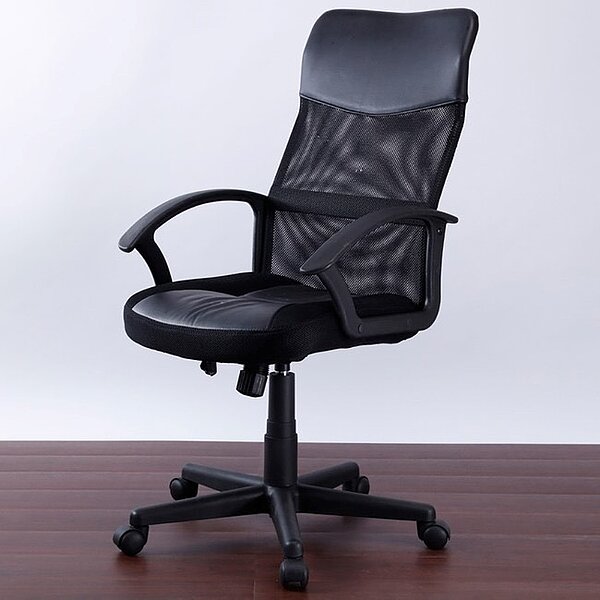 特力屋彼歷高背網布椅,原價1,890元,特價1,790元。圖/特力屋提供