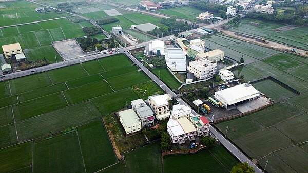 台中市共有8206家工廠申請納管，到1月底截止，還有33.6%、2754家工廠尚未提送改善計畫。圖中工廠與報導無關。本報資料照片 