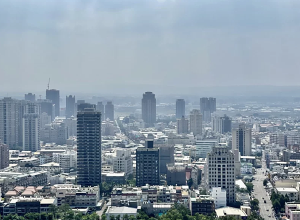 新內閣正式走馬上任第一周,全國不動產開發公會全聯會理事長楊玉全昨天與台北市不動產開發公會理事長陳勝宏及名譽理事長陳春銅同台向政府喊話。圖為房市示意圖。圖/聯合報系資料照片