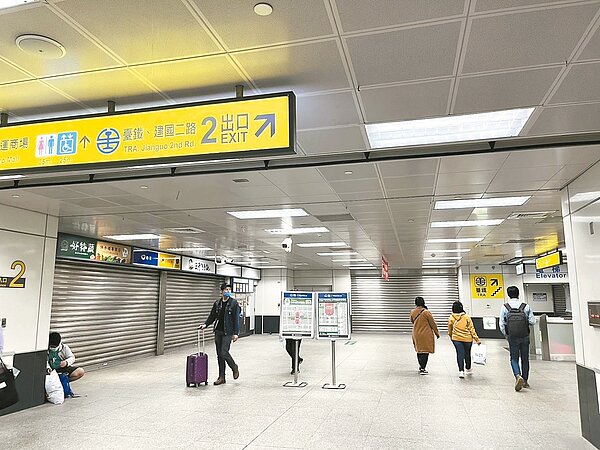 高雄車站商店街停止營業,高雄捷運公司表示已與新廠商簽約,將打造主題商店街。記者林巧璉/攝影