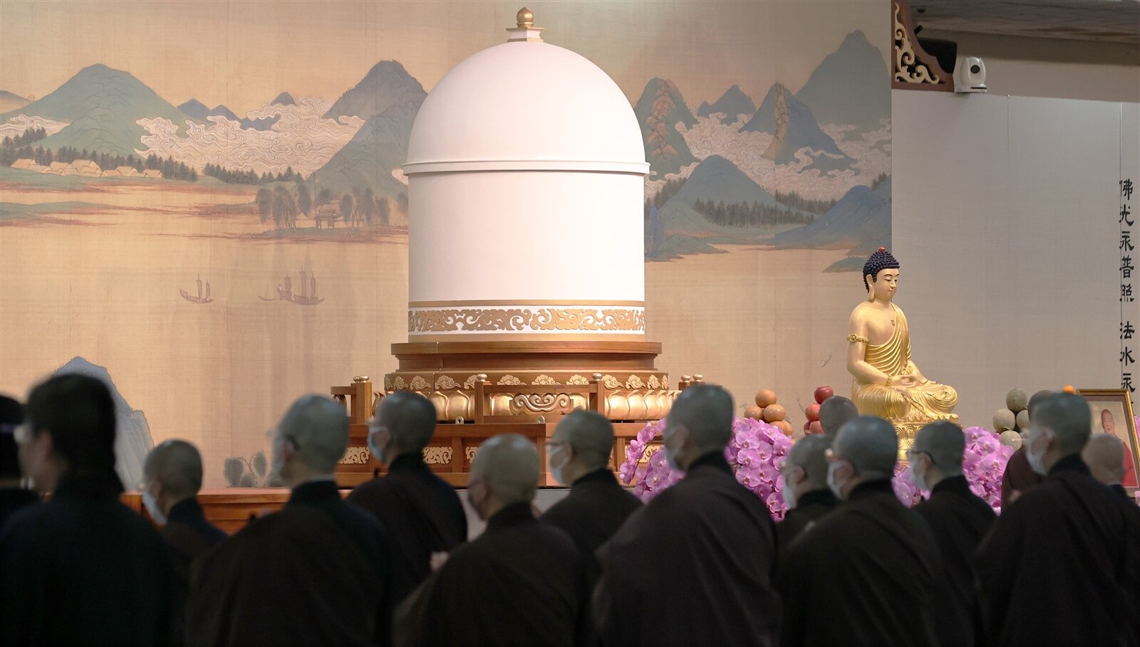 星雲大師法體真身昨天封龕,由傳燈樓移至雲居樓圓寂頌讚會場。記者劉學聖/攝影