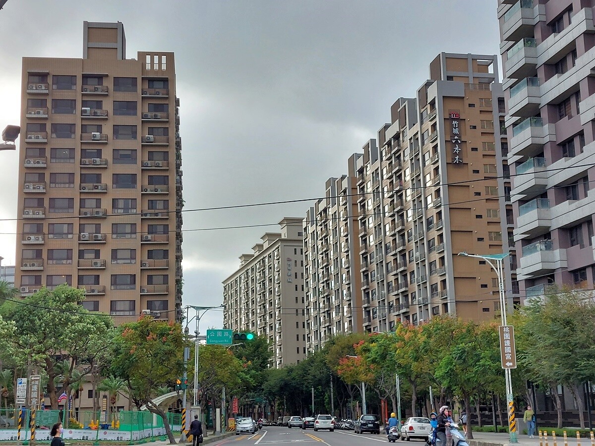 房市泡沫化來了?自嘲「買房收租」根本做慈善 他親揭投報率:白忙一場! 八德委託賣屋的案量有稍增多跡象,部分屋主、持有者認為房市可能變差,所以想趁早脫手,多數屋主開價仍位於區域實價登錄行情上緣。圖/好房網News記者林和謙/攝